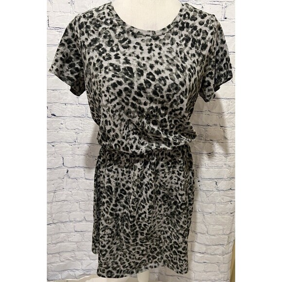 Old Navy Dress Leopard Print Casual Short Sleeve Dress Women’s Medium - Picture 1 of 7